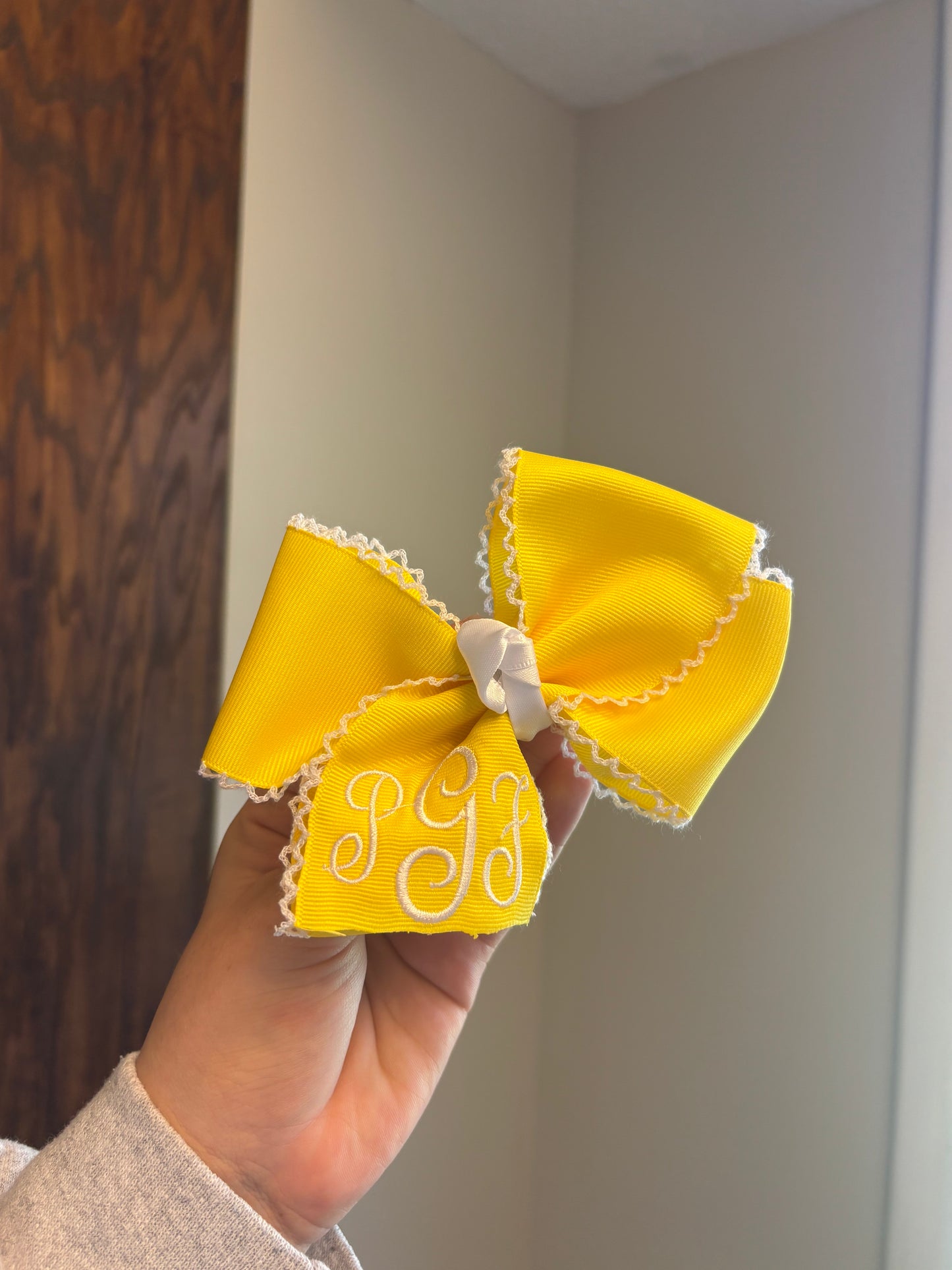 Moonstitch monogram bows